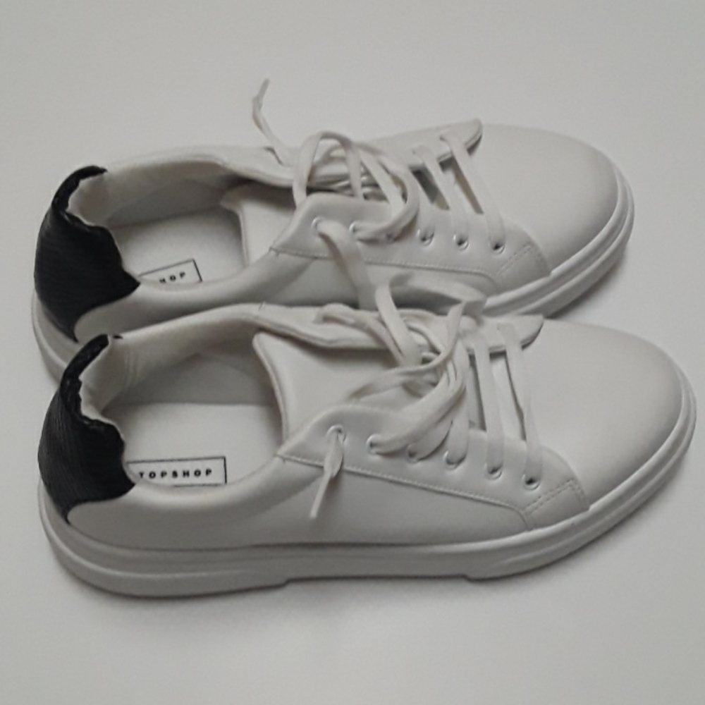Women's Topshop White Sneaker 🔥🔥🔥